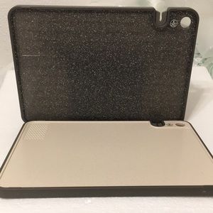 K/HQ NWOT SET OF TWO CUTTING BOARDS